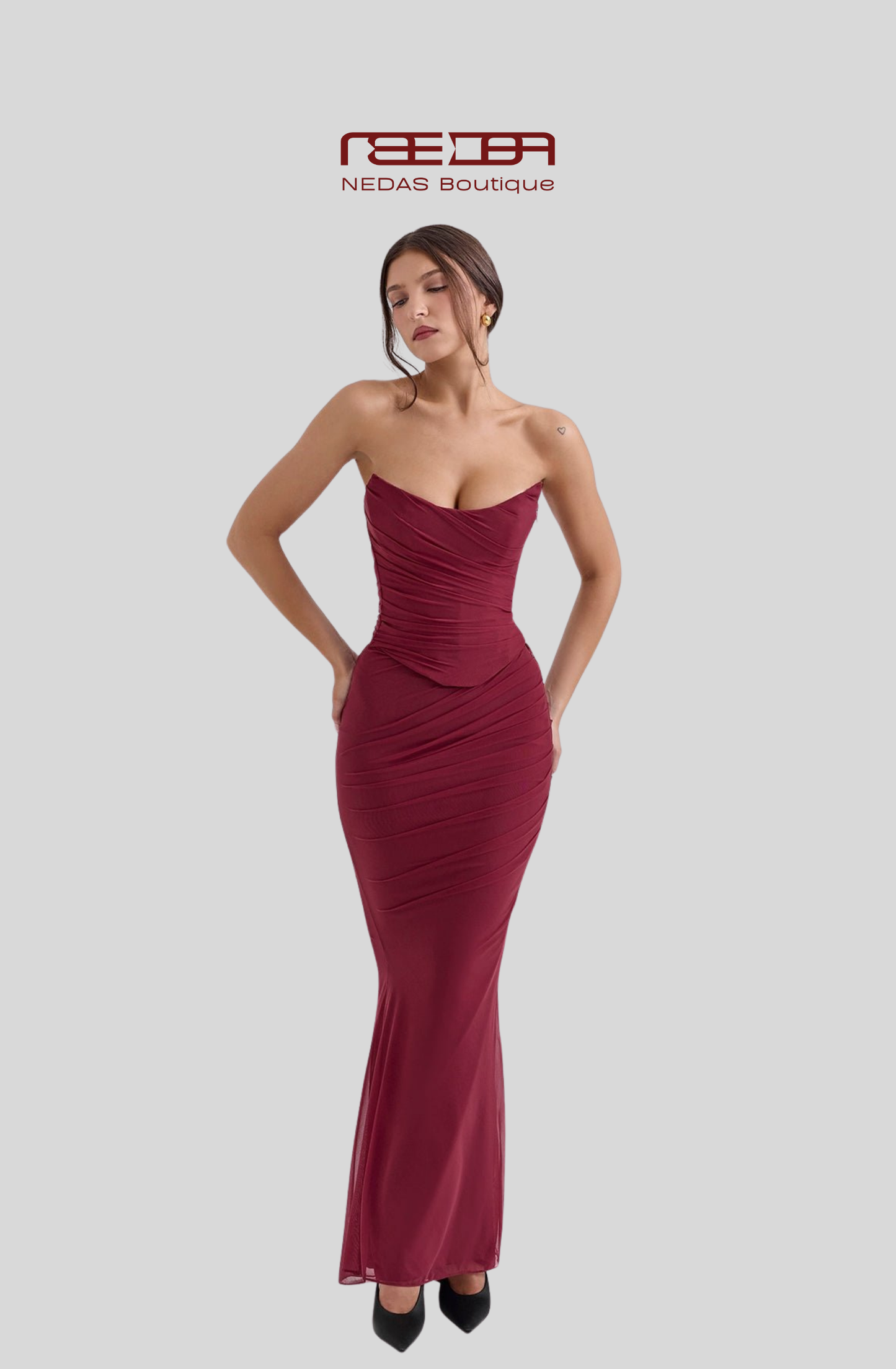 Nermin – Bordeaux Abendkleid mit Drapierung & Schal-Detail
