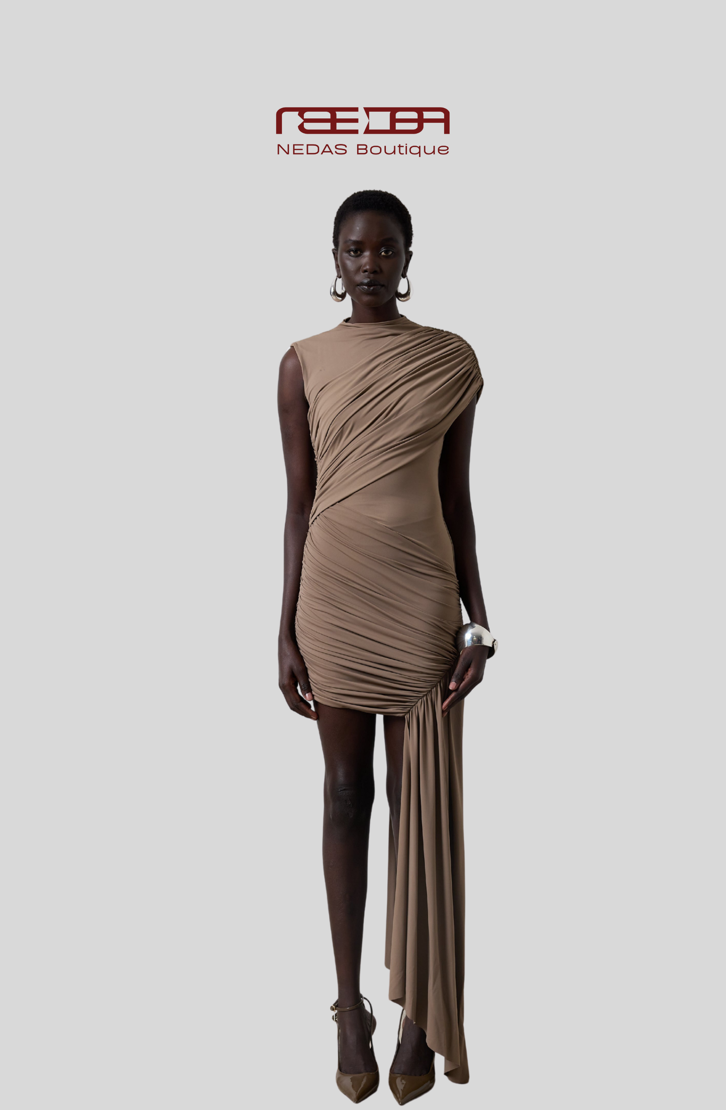 Serena – Figurbetontes Drapé-Kleid