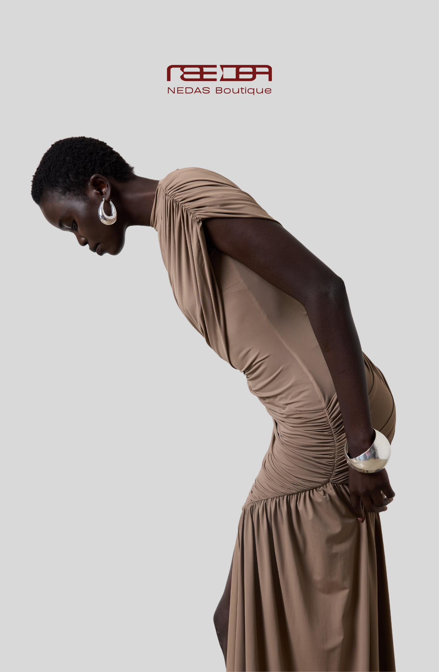 Serena – Figurbetontes Drapé-Kleid