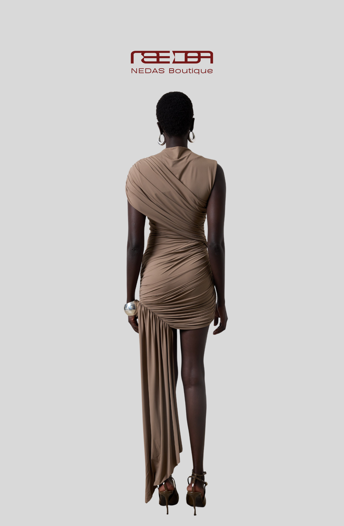 Serena – Figurbetontes Drapé-Kleid
