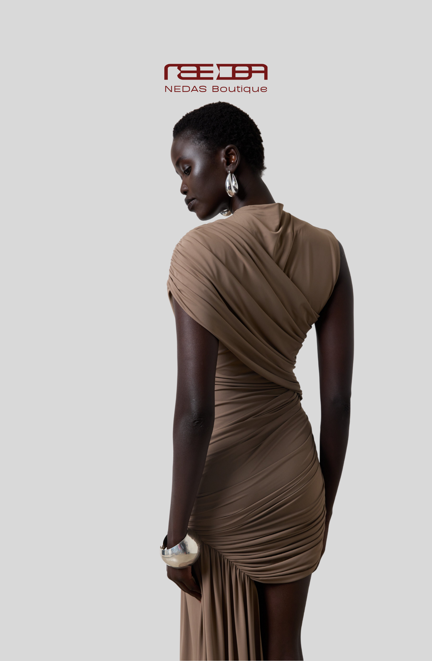 Serena – Figurbetontes Drapé-Kleid