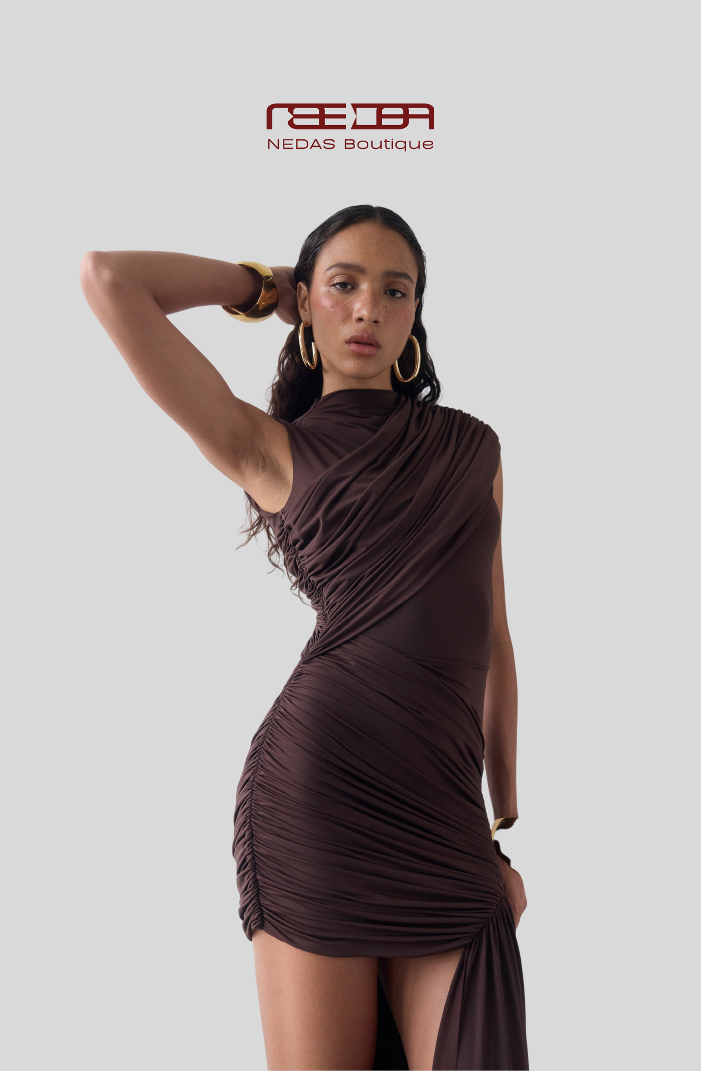 Serena – Figurbetontes Drapé-Kleid
