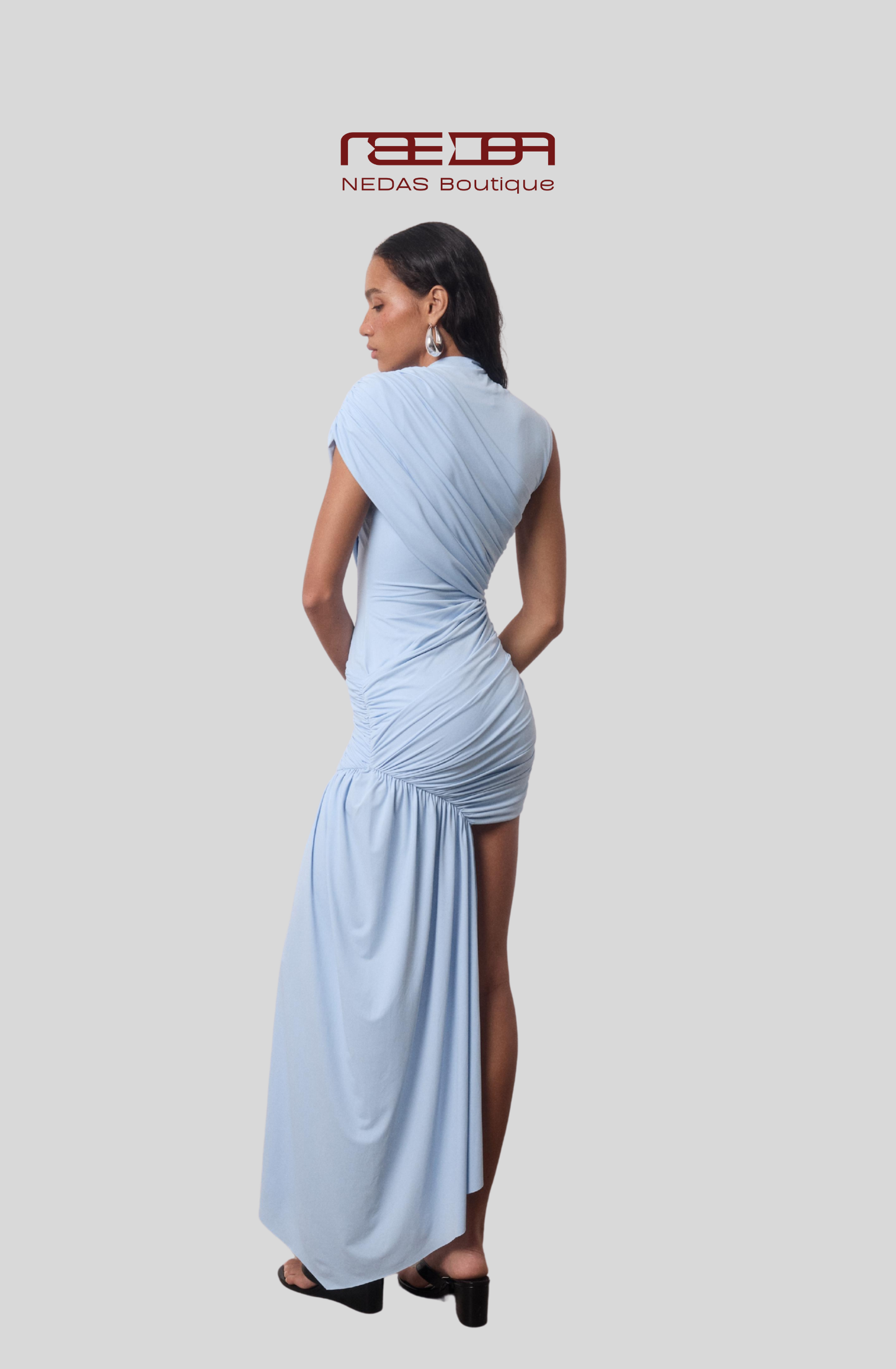 Serena – Figurbetontes Drapé-Kleid