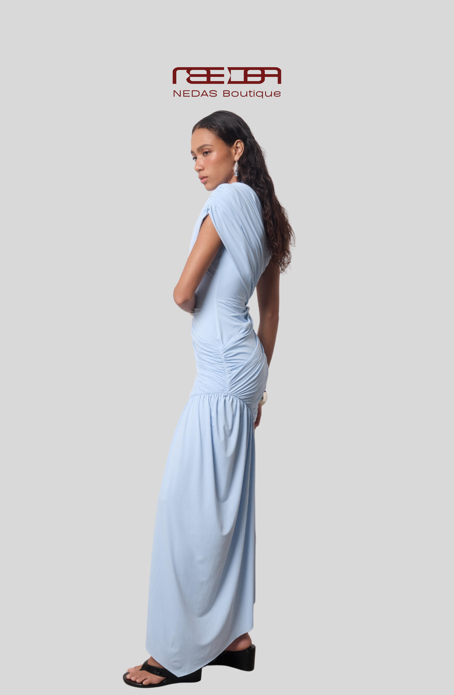 Serena – Figurbetontes Drapé-Kleid