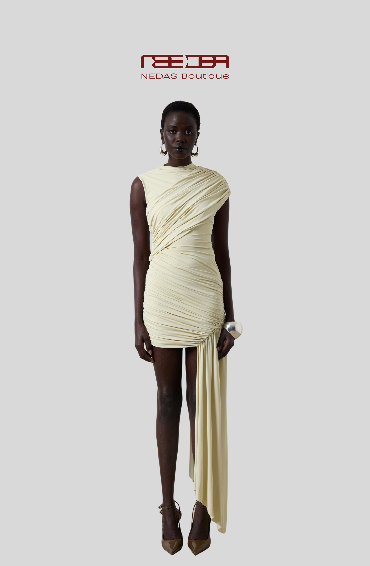 Serena – Figurbetontes Drapé-Kleid