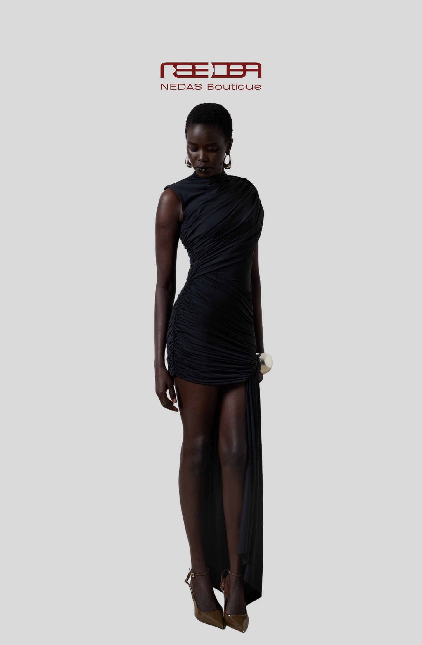 Serena – Figurbetontes Drapé-Kleid