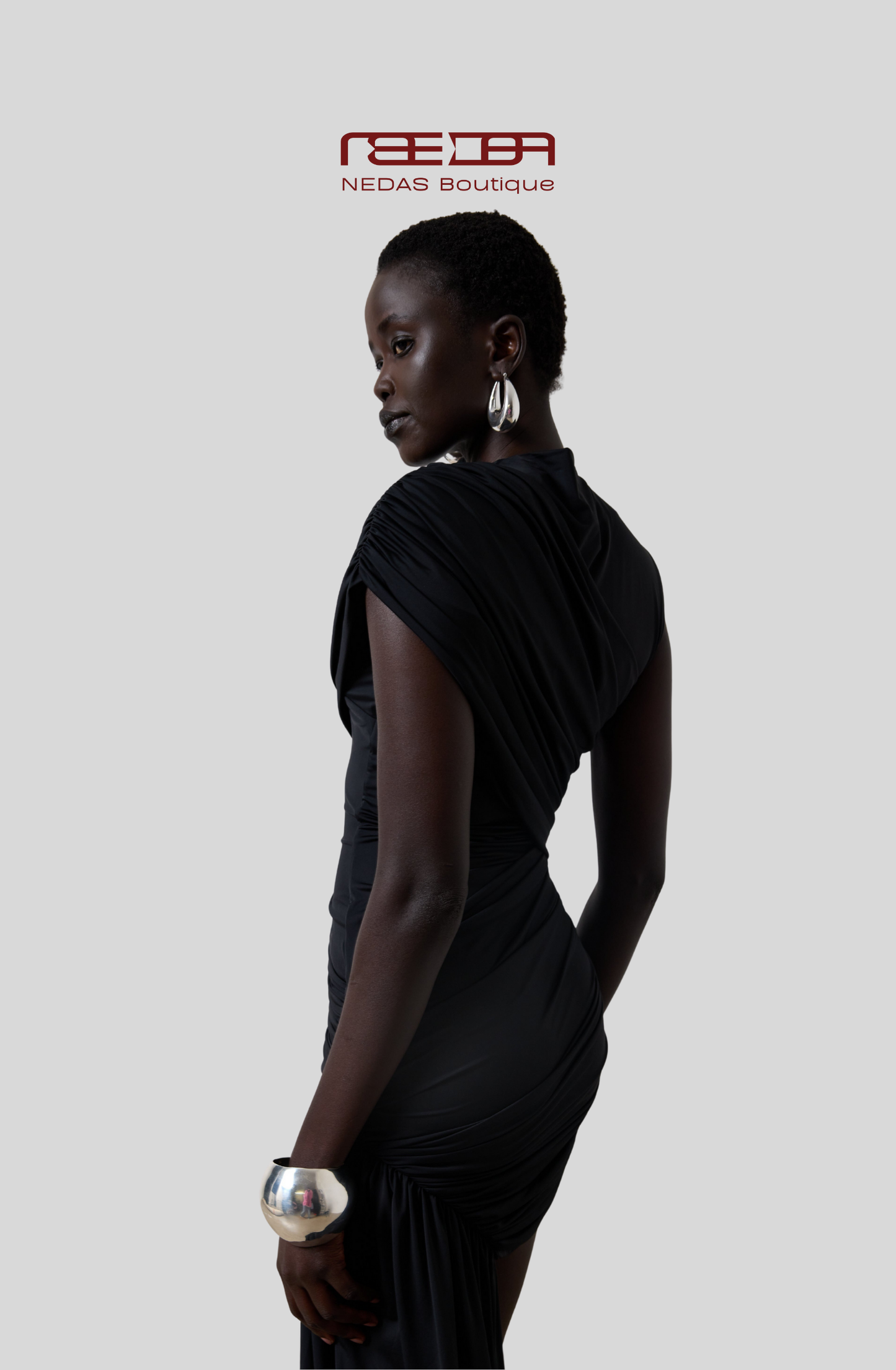 Serena – Figurbetontes Drapé-Kleid