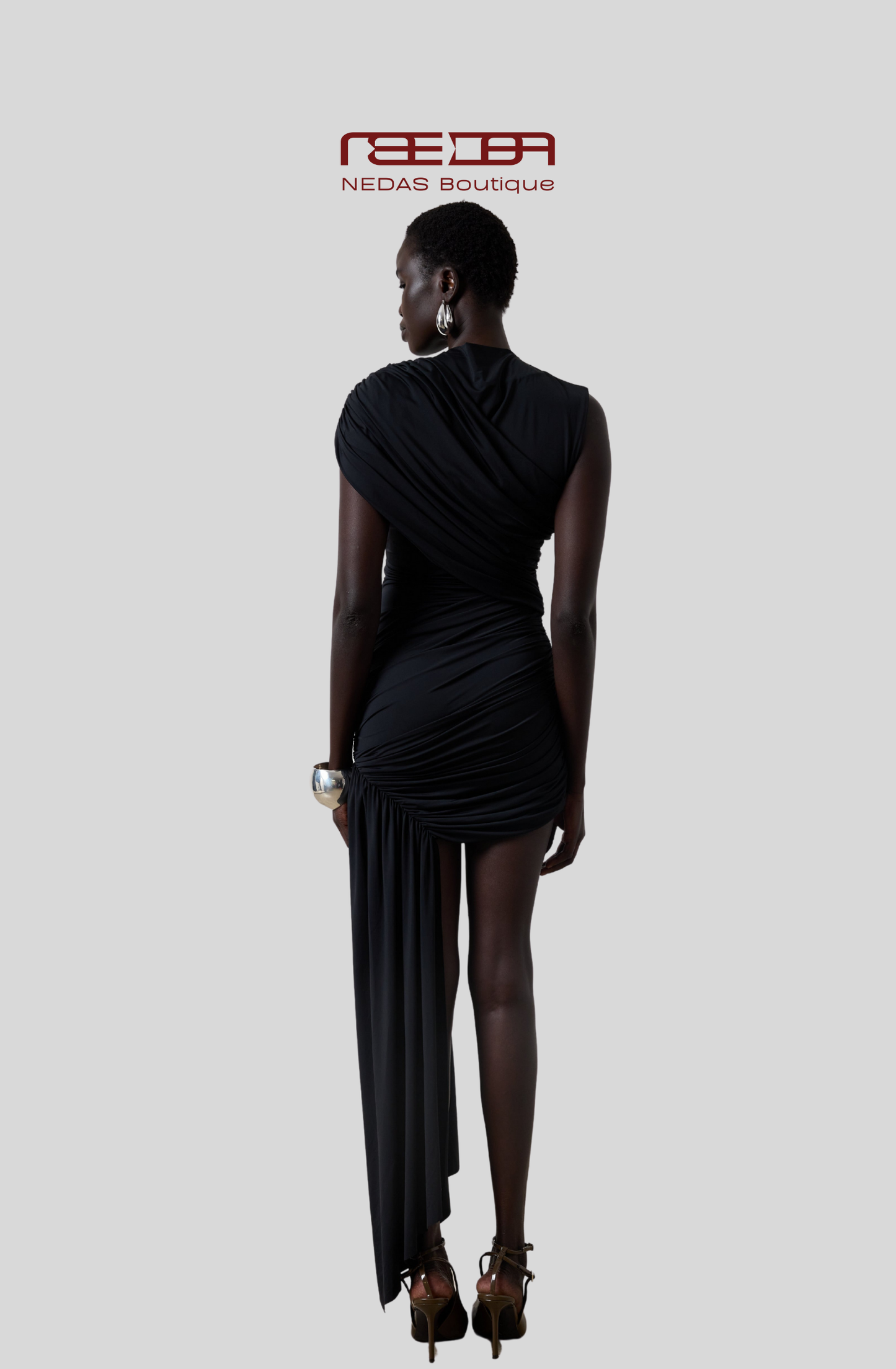 Serena – Figurbetontes Drapé-Kleid