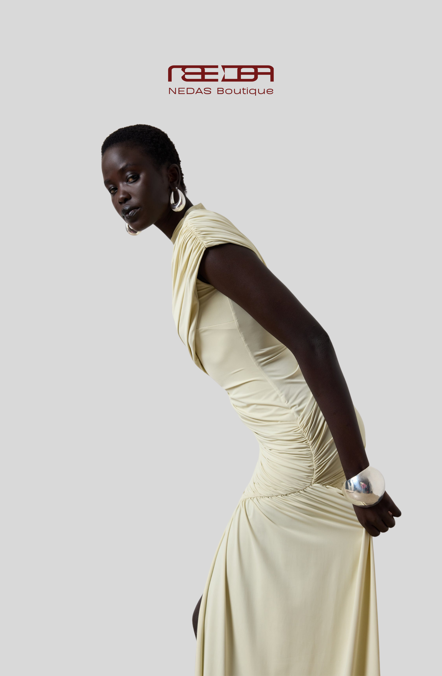 Serena – Figurbetontes Drapé-Kleid