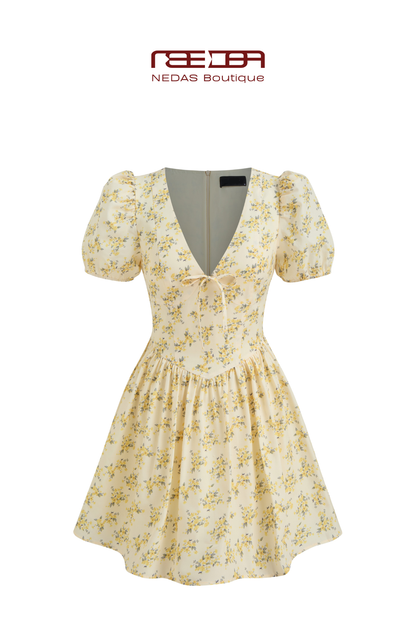 Stella – Verspieltes Minikleid mit Blumenmuster und Puffärmeln
