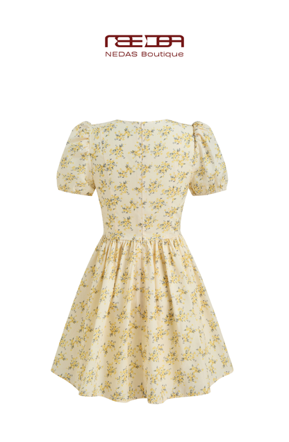 Stella – Verspieltes Minikleid mit Blumenmuster und Puffärmeln
