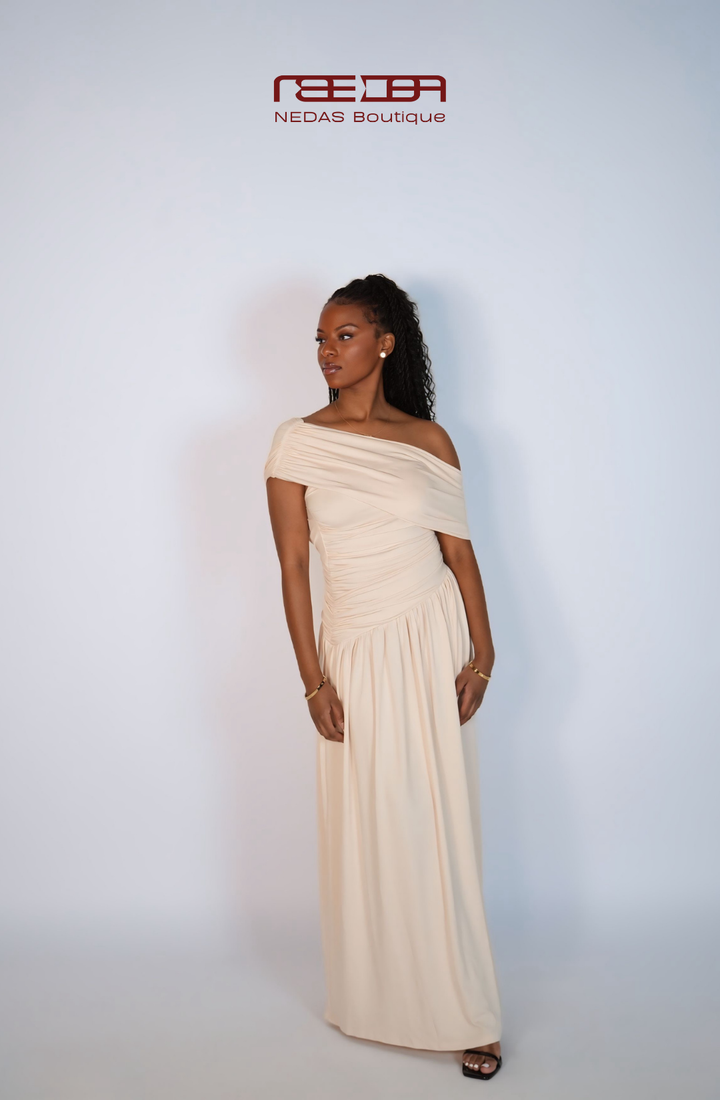 Delfina – schulterfreies Maxikleid in Creme