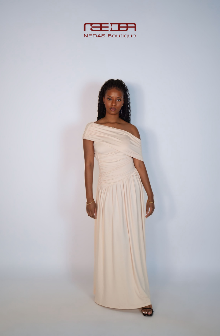 Delfina – schulterfreies Maxikleid in Creme