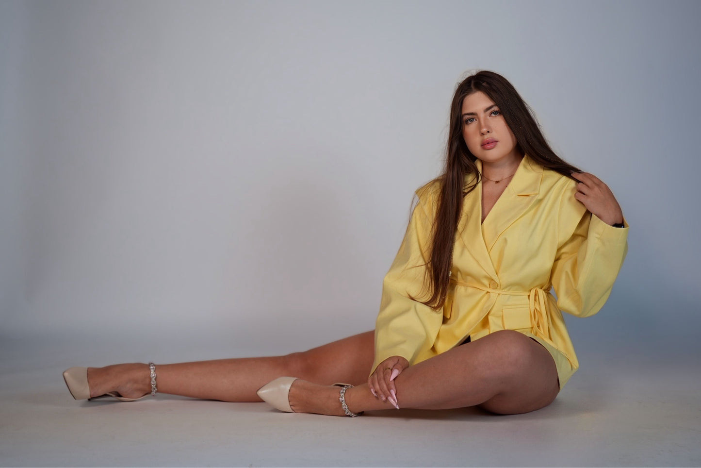 Arina – Oversize Blazer in Sonnengelb mit Taillengürtel