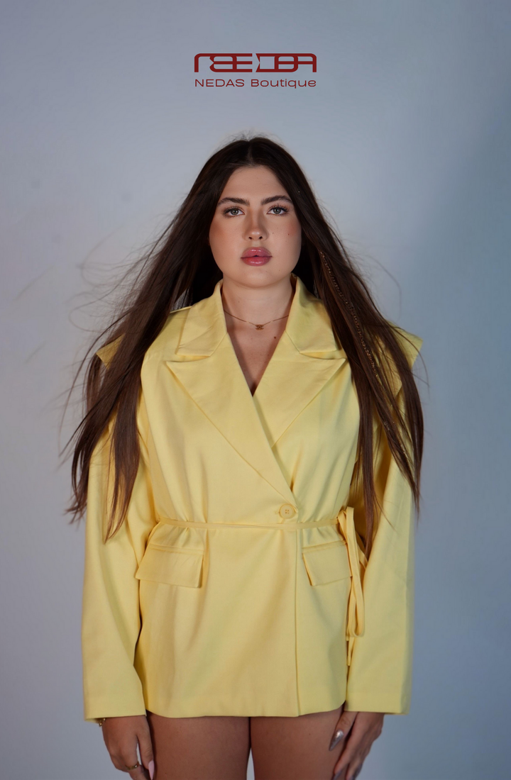 Arina – Oversize Blazer in Sonnengelb mit Taillengürtel