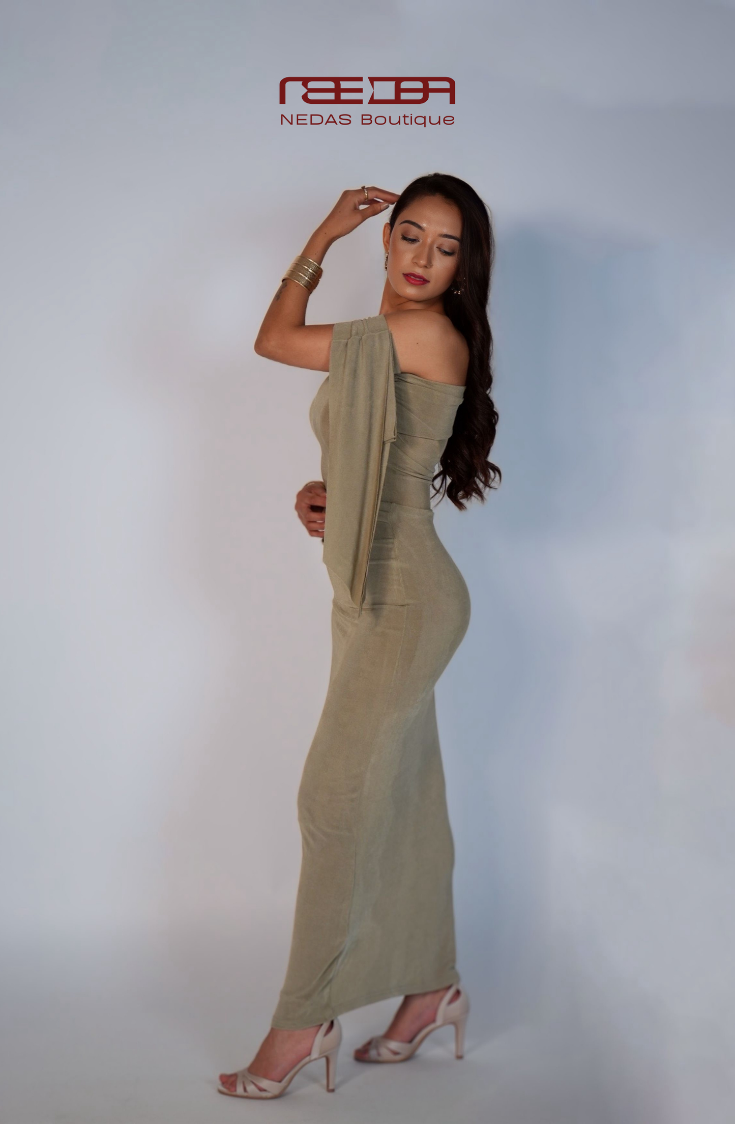 Ariya – Elegantes One-Shoulder-Maxikleid in Sandbeige