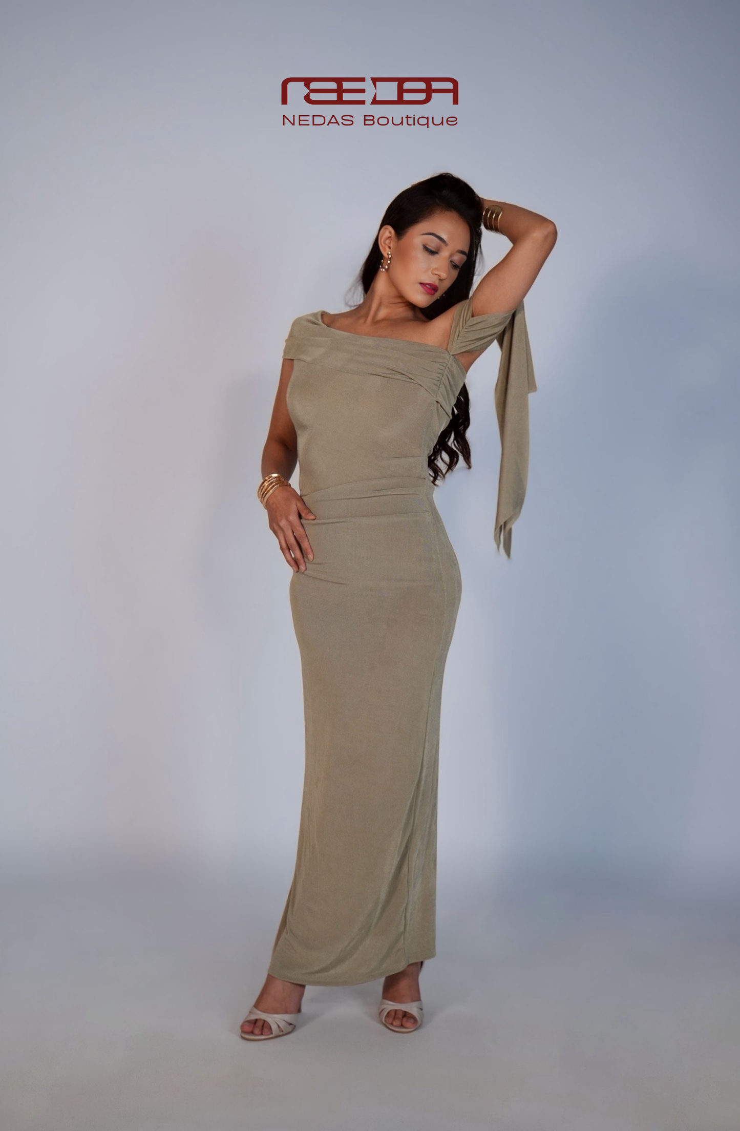 Ariya – Elegantes One-Shoulder-Maxikleid in Sandbeige