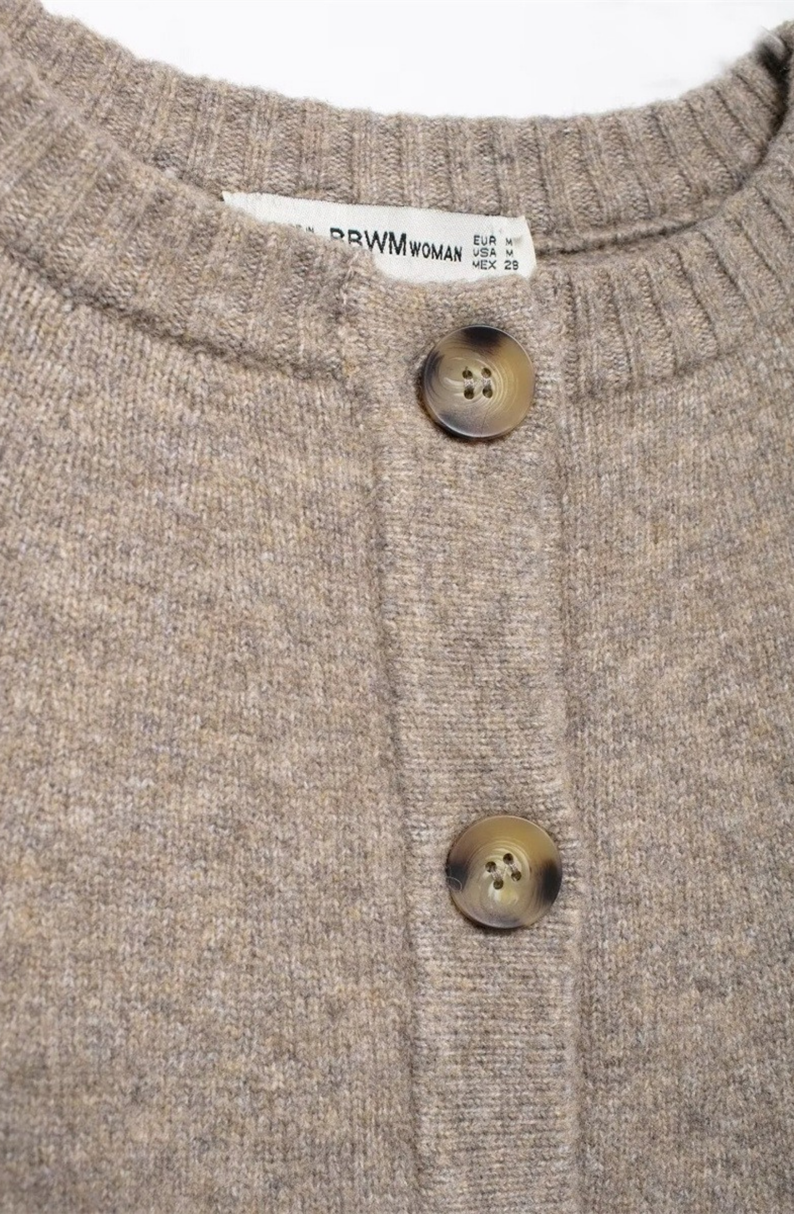 Strickcape mit Knöpfen – Elegantes Strickdesign