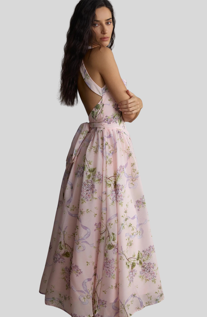 Romance in Bloom – Verspielte Eleganz im Blumendesign